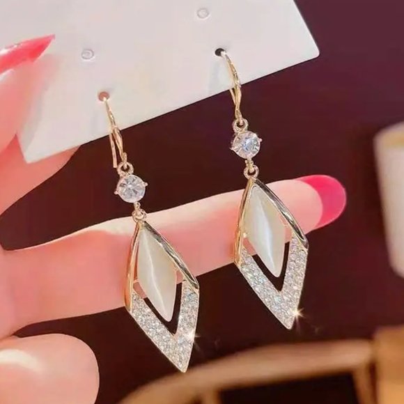 NWOT Jewelry - 🌺 🌺 🌺  Elegant Earrings with Crystals